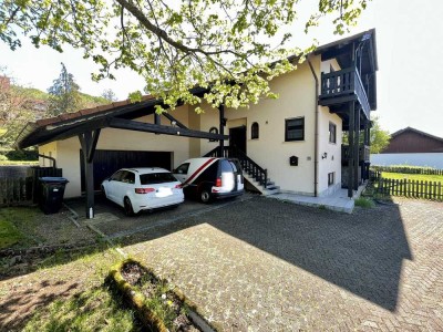 Rustikales Einfamilienhaus mit Doppelgarage