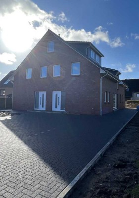 Schönes neues Reihenhaus mit Garten und Einbauküche