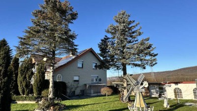 Exklusives Zweifamilienhaus im Weserbergland – Großzügiges Grundstück & moderne Energieversorgung