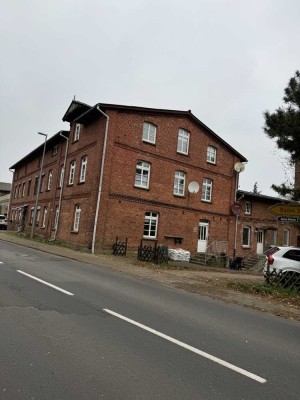 Erstbezug nach Sanierung: freundliche 4-Zimmer-Wohnung mit EBK in Tarnow