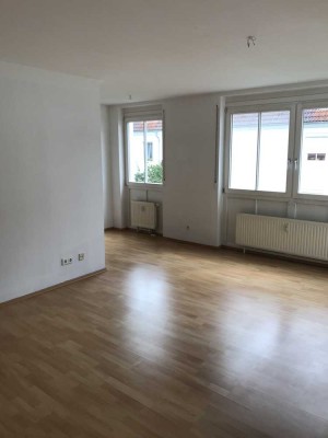 helle 2-Raum Wohnung mit Balkon