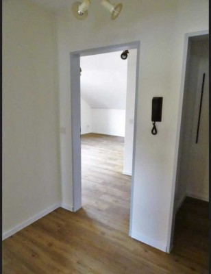 2-Zimmer DG Wohnung in Elsen mit Balkon zu verkaufen