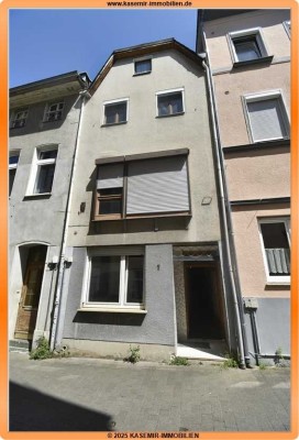 Handwerker aufgepasst: Sanierungsbedürftiges Reihenmittelhaus im Herzen von Boppard