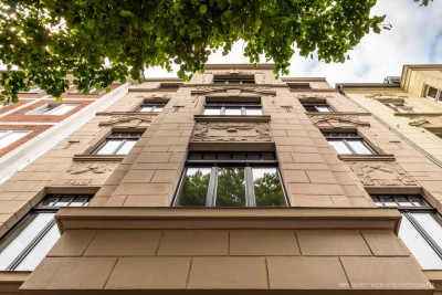 PURE - Charmante und großzügige Altbauwohnung mit Balkon im beliebten Agnesviertel