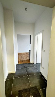 Frisch kernsanierte Wohnung mit echten Holzdielen - 2. OG + Dachboden