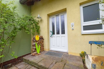 Doppelhaushälfte mit schönem Garten und Carport