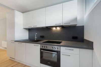 ERSTBEZUG: Hochwertig sanierte Wohnung mit Einbauküche!