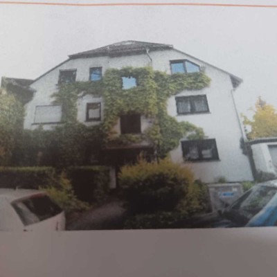 Grosse 2 Zimmerwhg. m. Balkon