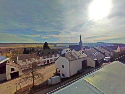 Traumhaftes Dachgeschoss mit großem Garten, Terrasse und Balkon – exklusive Wohnung in bester Lage!
