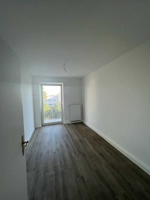 Frisch renovierte 2-Zimmer-Wohnung mit Balkon – sofort bezugsfertig