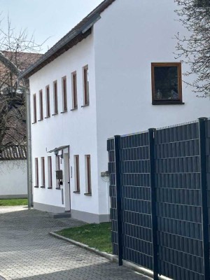 +Freising+  Haus mit 7 Zimmern, geeignet für  Mitarbeiter-Unterkunft, 2 Bäder, Küche , Hofraum