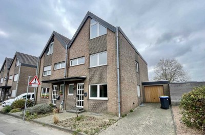 Preisreduzierung! Großzügige Doppelhaushälfte mit Garage in Heinsberg (Karken)