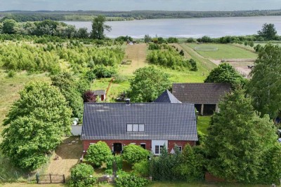 Natur pur und Seezugang: Großes EFH auf 4 Hektar Land in Feldrandlage am Barniner See