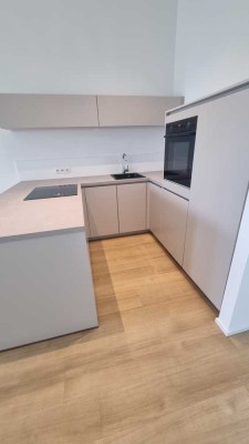 Exklusive 2-Zimmer-Wohnung mit großzügiger Terrasse, Design-Bad & Einbauküche – 77 m² in Toplage
