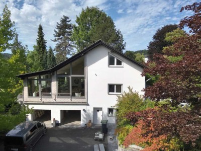 großzügiges Zweifamilienhaus mit möglicher Einliegerwohnung in bevorzugter Wohnlage