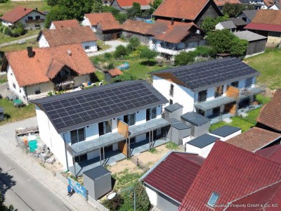 Vierfamilienhaus in Holzmodulbauweise mit PV-Anlage in Altenthann