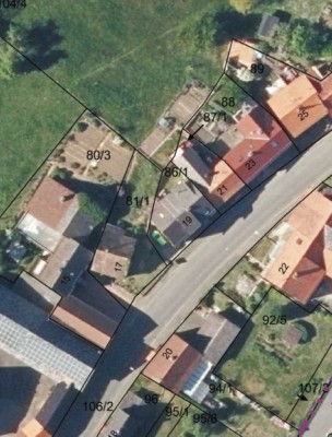 Stark sanierungsbedürftiges /  baufälliges  Fachwerkhaus auf einem 327 m² Grundstück