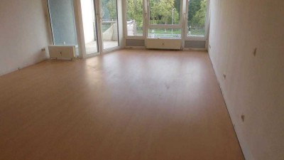 Geräumige 1-Zimmer-Wohnung im 1. Stock mit separater Küche und Balkon in Eggenstein-Leopoldshafen