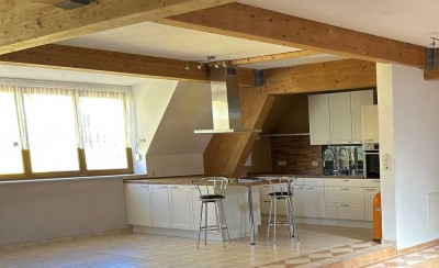 Gepflegte Wohnung mit Traumküche und Bodenheizung im Bauerngut.