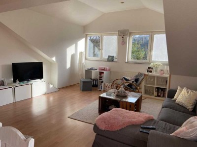� Charmante 2-Zimmer-Dachgeschosswohnung in Solingen-Stöcken zu vermieten