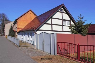 Ehemalige Hofstelle mit Wohnhaus und Nebengebäuden