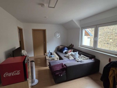 Geschmackvolle 2,5-Raum-Dachgeschosswohnung in Hochheim