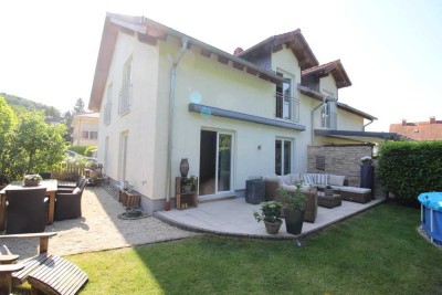 Wohnen mit Wohlfühlfaktor! Gepflegte DHH in familienfreundlichem Wohngebiet