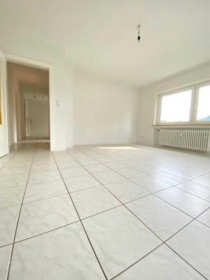 ***ERSTBEZUG NACH SANIERUNG – FAMILIEN AUFGEPASST*** Sehr helle 4-Zimmer-Wohnung mit Balkon