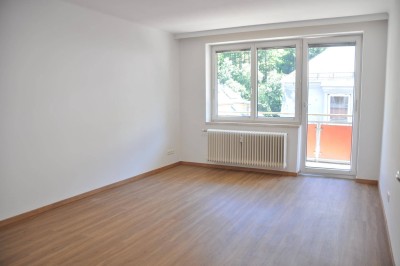 Sanierte DACHGESCHOSS- FERIENWOHNUNG zur Miete im Zentrum von Bad Gastein. Die Talstation Stubnerkogelbahn und der Bahnhof liegen nur wenige Meter entfernt.