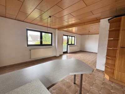 2,5 Zimmer Wohnung (OG) mit Balkon in Schlierbach!