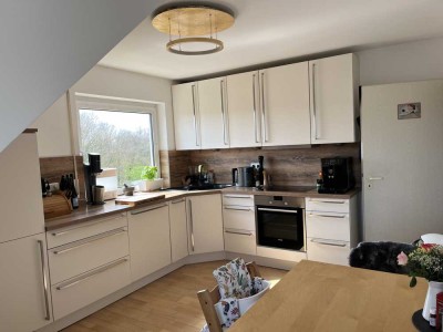 **Maintal-Bischofsheim: Helle 3-Zi-DG-Maisonettewohnung mit EBK und modernem Bad**