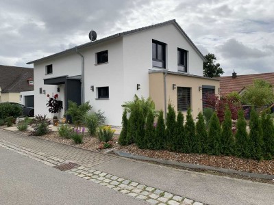 Einfamilienhaus mit geh. Innenausstattung