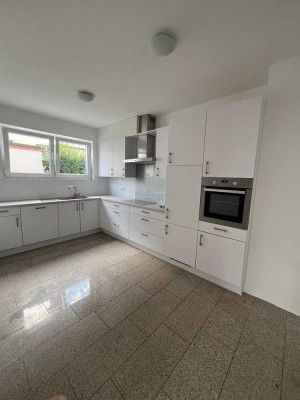 Hier stimmt alles / Bezugsfertige, moderne  DHH mit einem kleinen  Garten / Terrasse / Garage