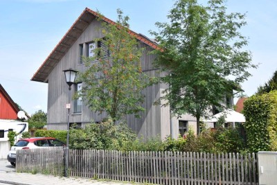Schöne, exklusive, geräumige Doppelhaushälfte mit fünf Zimmern in München (Kreis), Aschheim