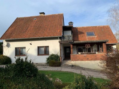 Gepflegtes Zweifamilienhaus mit großem Garten - 32816 Schieder-Schwalenberg OT Wöbbel
