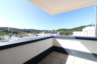 Lichtdurchfluteter Wohntraum in ERSTBEZUG: Moderne 3-Zi.-Wohnung mit Balkon und neuer Einbauküche