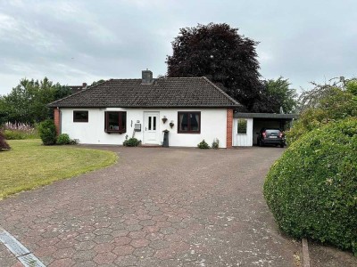 Modernisiertes ebenerdiges Wohnhaus auf schönem Grundstück