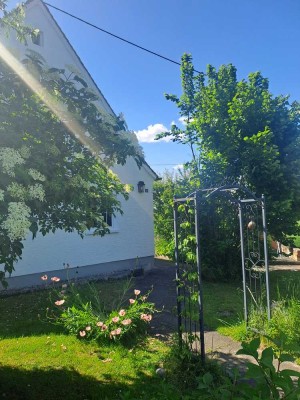Landhaus klein und fein sucht Gartenliebhaber.
