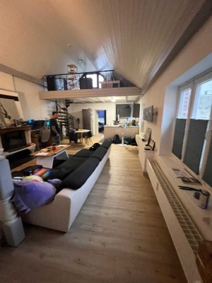 Schöne 4-Zimmer-Wohnung mit Einbauküche und sonniger Dachterrasse mitten in Rendsburg