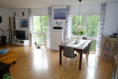 Moderne sehr schöne 4 ZKB mit großem Balkon und Blick ins Grüne