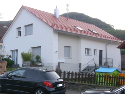 Neuwertige 2-Zimmer-Wohnung mit Terrasse und eigenem Zugang in Kuchen