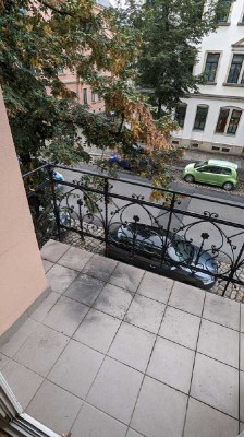 WG-KLASSIKER mit Balkon // 3-Zi.-Whg. in Pieschen