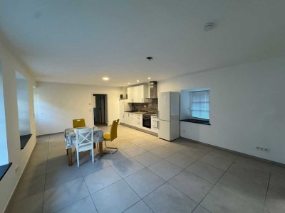 Sehr schöne renovierte Single Wohnung