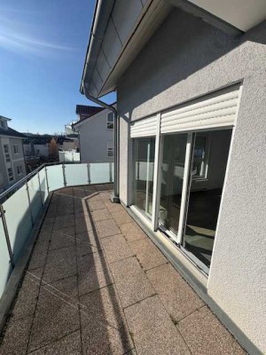 Top gepflegte 2 Zi.- Whg. mit EBK einem großen Balkon sowie Duplexgarage in Herrenberg, WM ca.900€