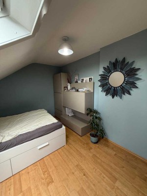 Geschmackvolle, gepflegte 2,5-Zimmer-Dachgeschosswohnung in Rodgau