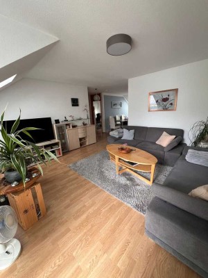 Helle 3,5-Zimmer-DG-Wohnung mit Loggia und TG-Stellplatz