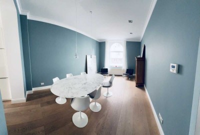 Stilvolle, geräumige und vollständig renovierte 3-Zi-Altbauwohnung mit Balkon und EBK in Hannover