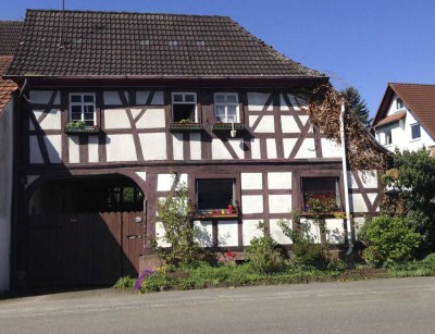 Denkmalgeschütztes charmantes Fachwerkhaus mit Scheune