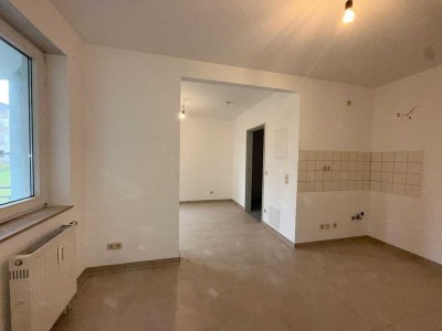 ERTSBEZUG: Sanierte 1- Raum mit Balkon/Stellplatz - TOP Lage