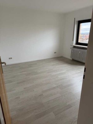 Helle 4-Zimmer Penthouse-Wohnung mit Balkon in Oftersheim